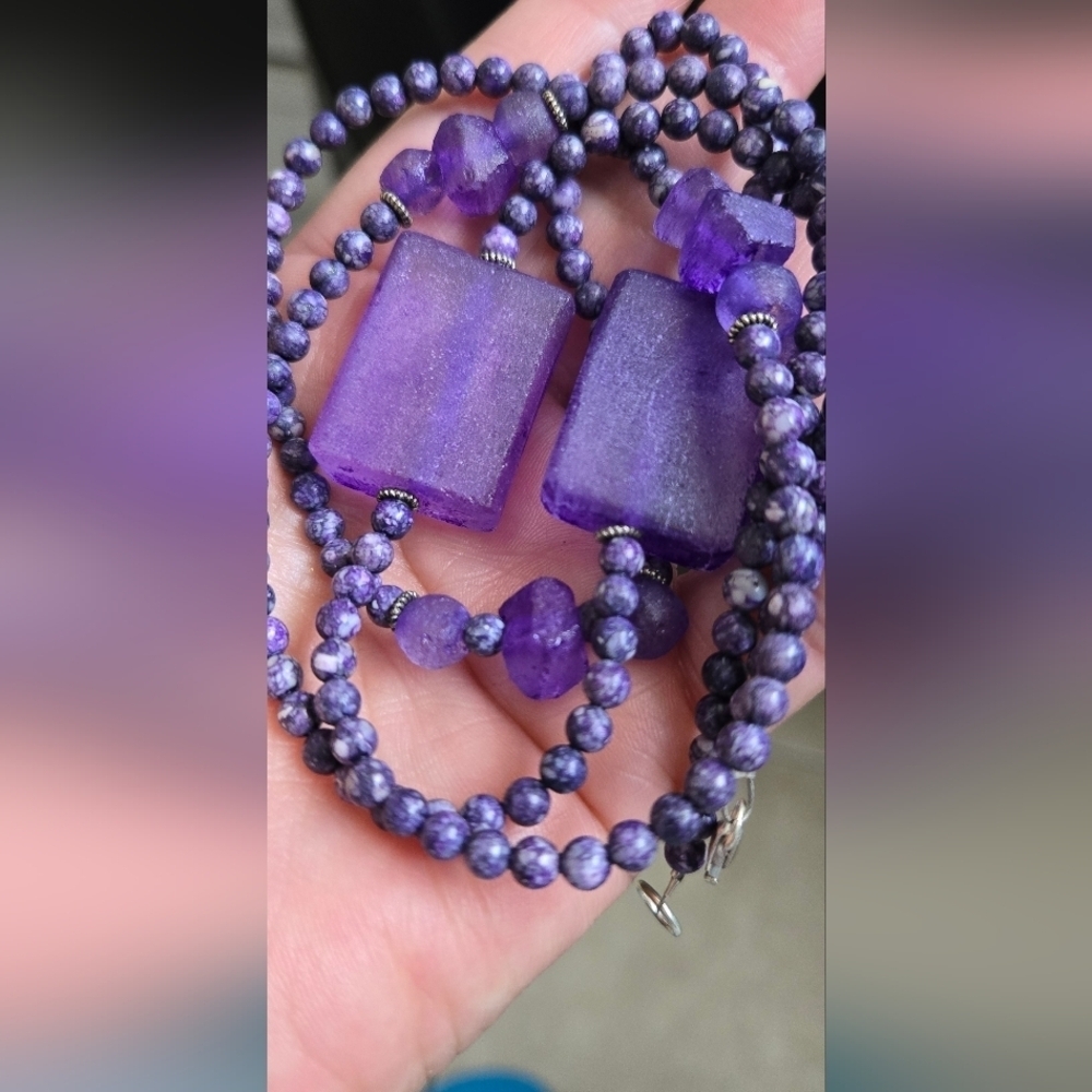 Elegant Dyed Glass Purple Beaded Necklace - Picture 2 of 11